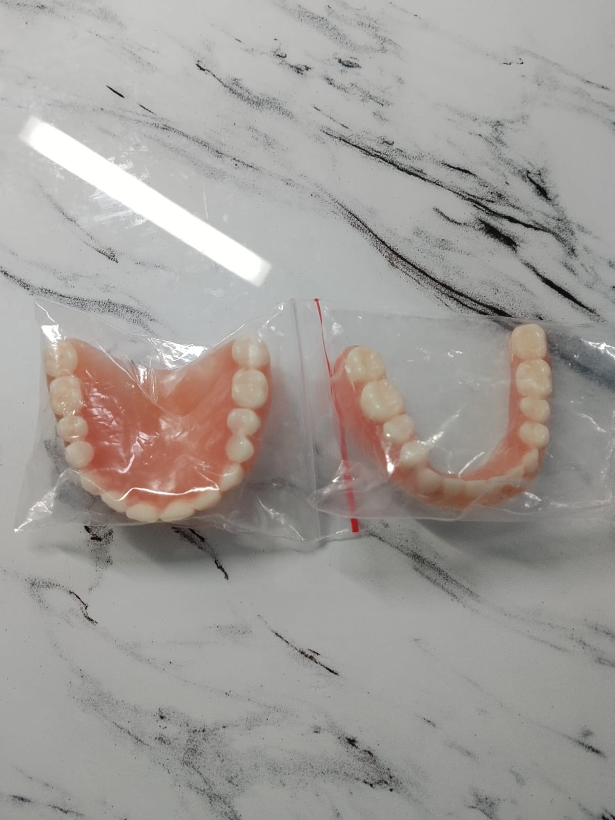 Protezy zębowe całkowite