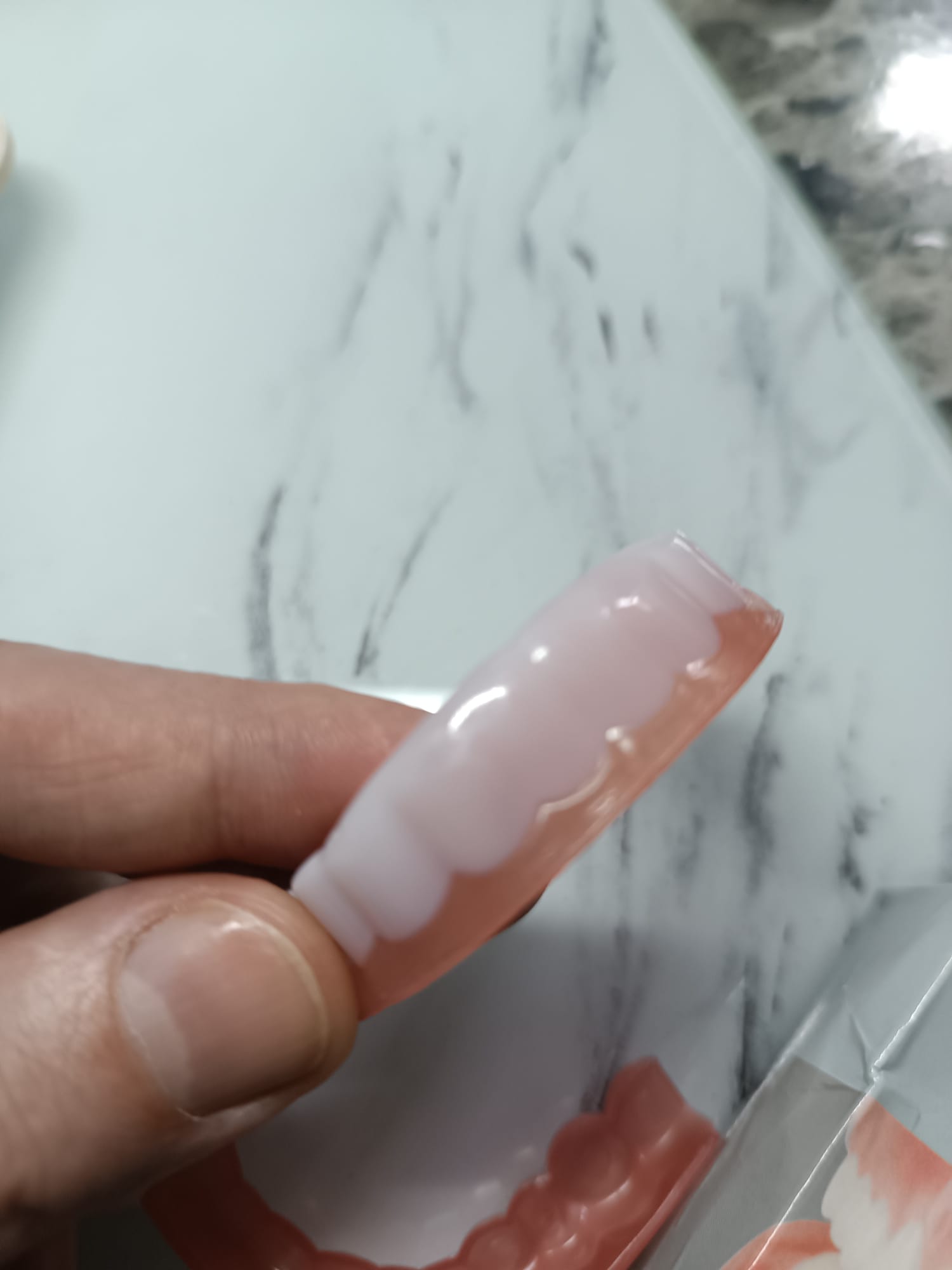 Tania imitacja protezy silikonowej w ręce